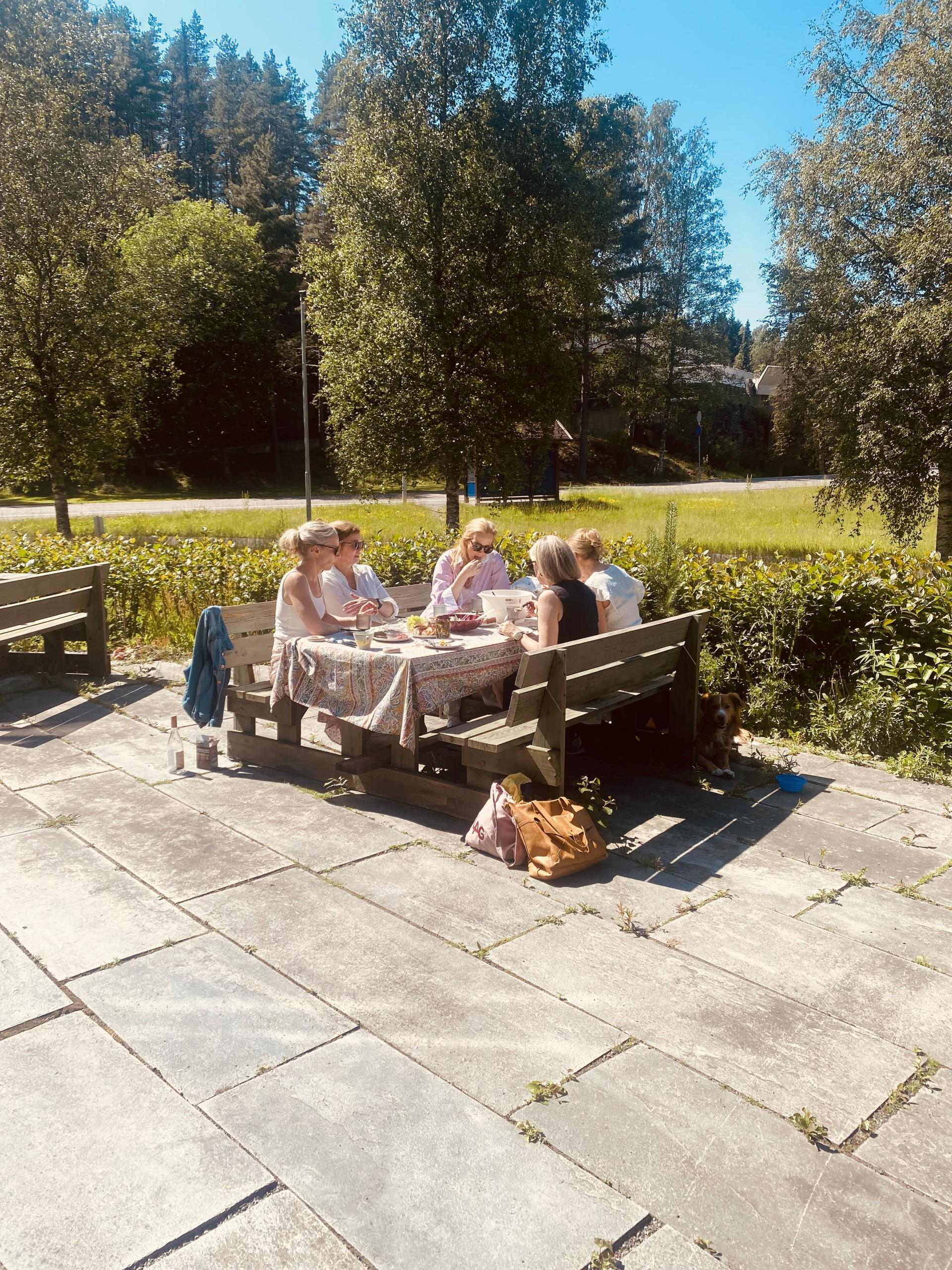 Hygge i hagen på LAG